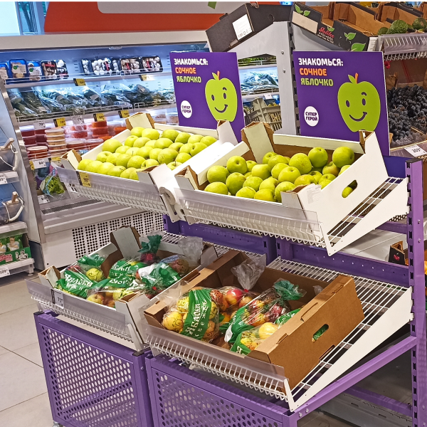 Mesh fruit and vegetable display rack for supermarkets